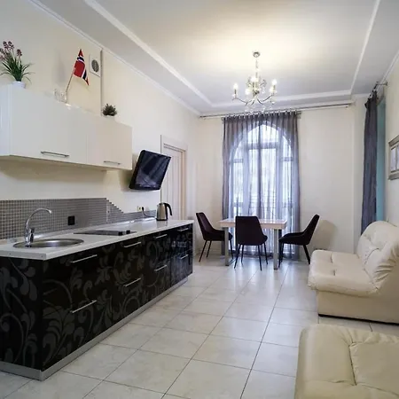 2 Bedrooom In Center всегда есть свет !