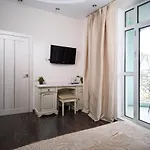 2 Bedrooom In Center всегда есть свет !