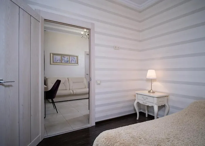 2 Bedrooom In Center всегда есть свет ! *