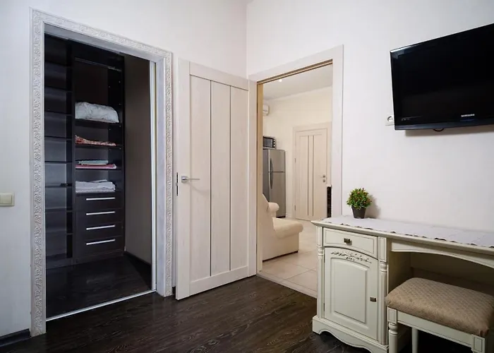 Апартаменти 2 Bedrooom In Center всегда есть свет ! *